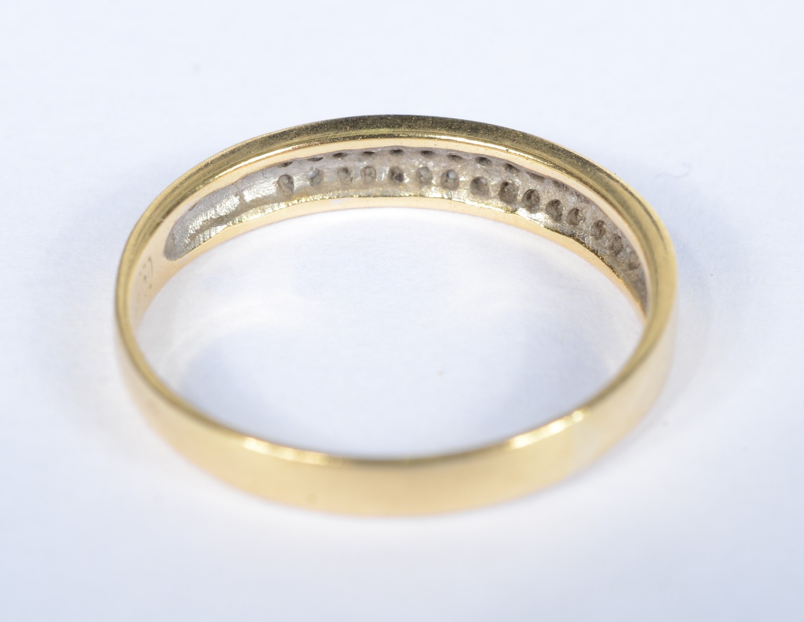 Anel de ouro 18 k., cravejado com brilhantes. Aro 23. (Por motivos de... - foto 3 de 5