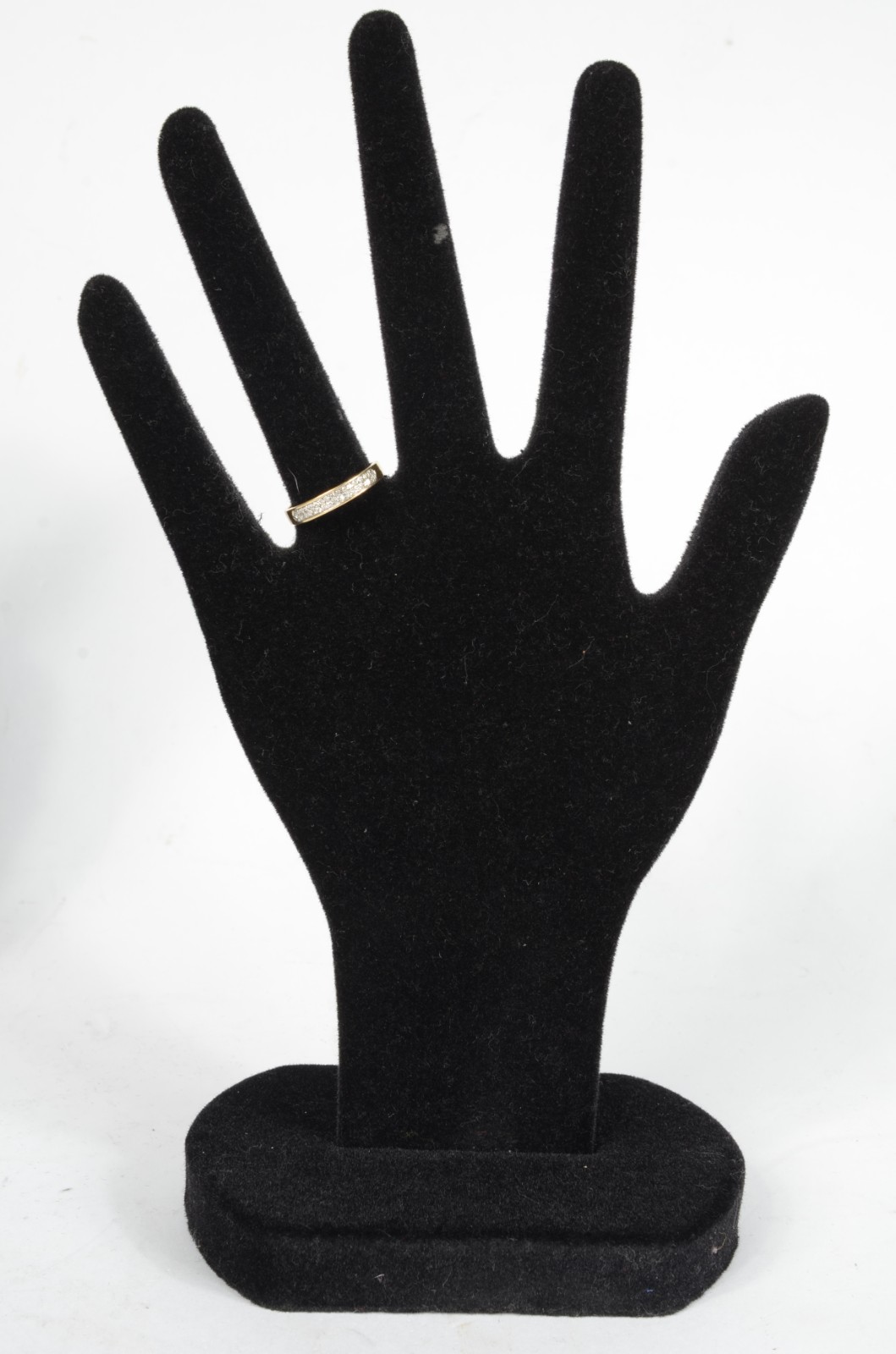 Anel de ouro 18 k., cravejado com brilhantes. Aro 23. (Por motivos de... - foto 5 de 5