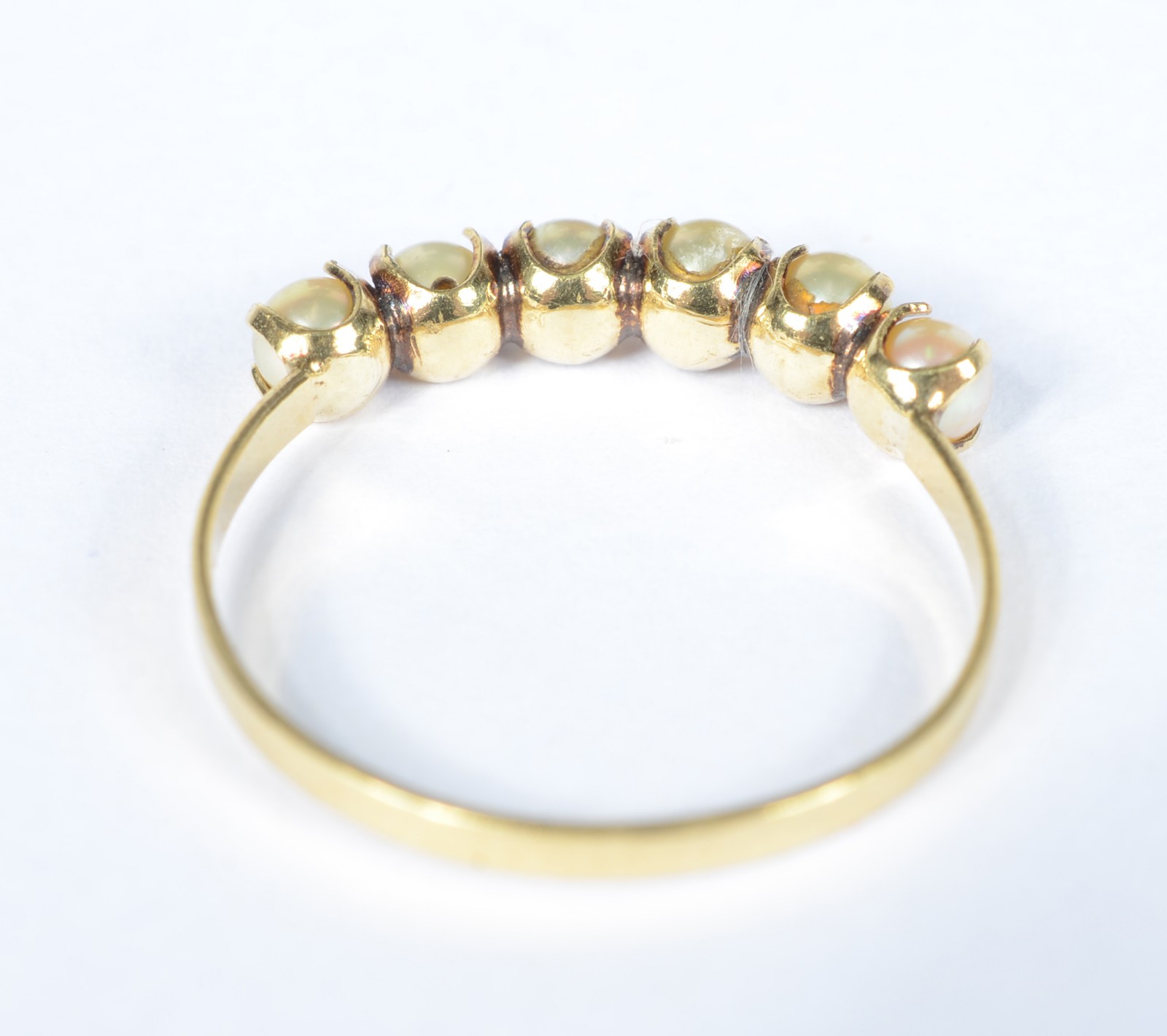 Anel de ouro 18 k., contraste 750 mls com seis perolas. Aro 16. (Por... - foto 3 de 5