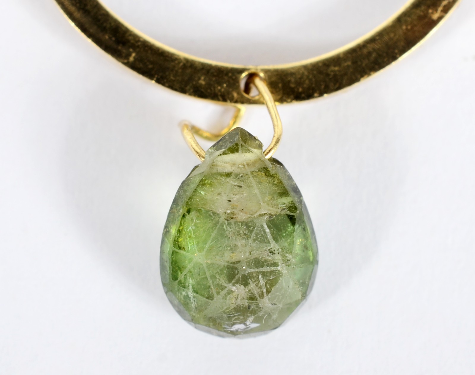 Anel de ouro 18 k., contraste 750 mls com pedra verde. Aro 15. (Por... - foto 2 de 4