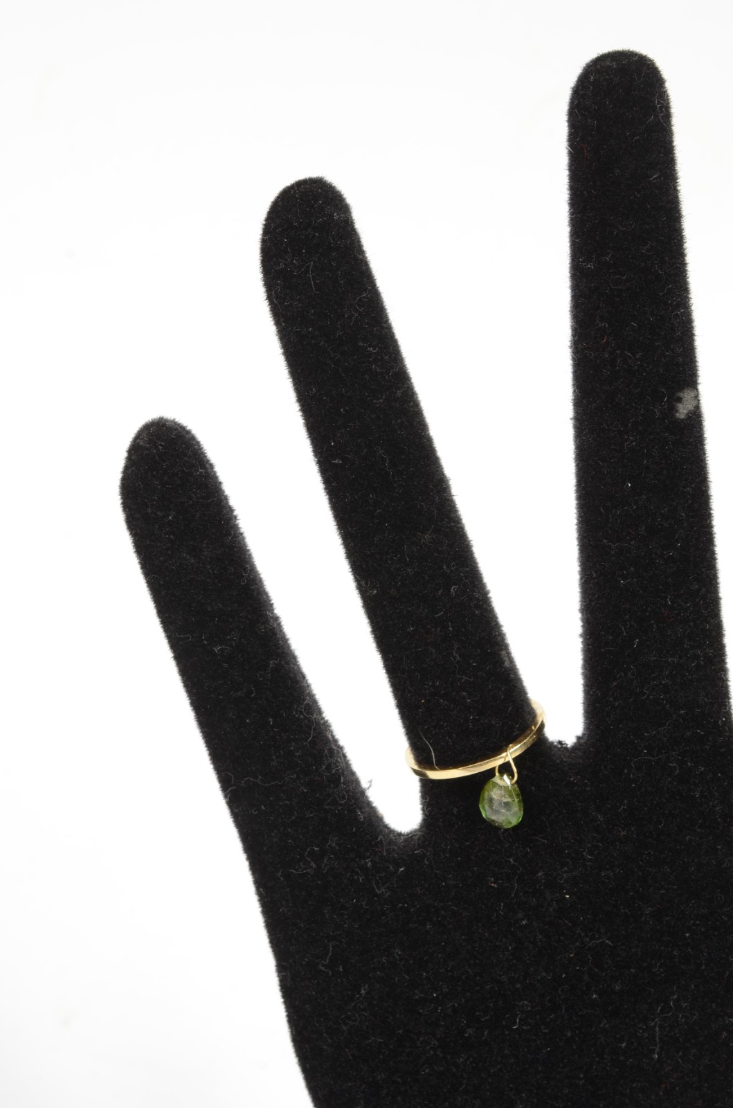 Anel de ouro 18 k., contraste 750 mls com pedra verde. Aro 15. (Por... - foto 4 de 4