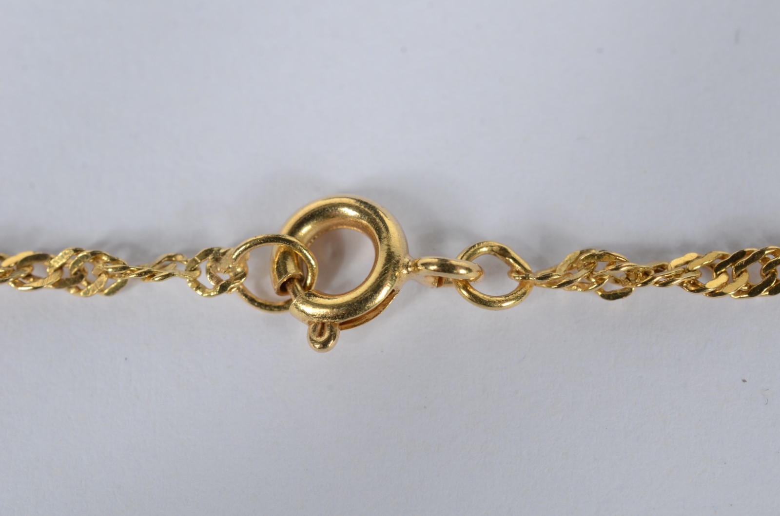 Colar com pendente na forma de coração de ouro 18 k., contraste 750... - foto 4 de 6