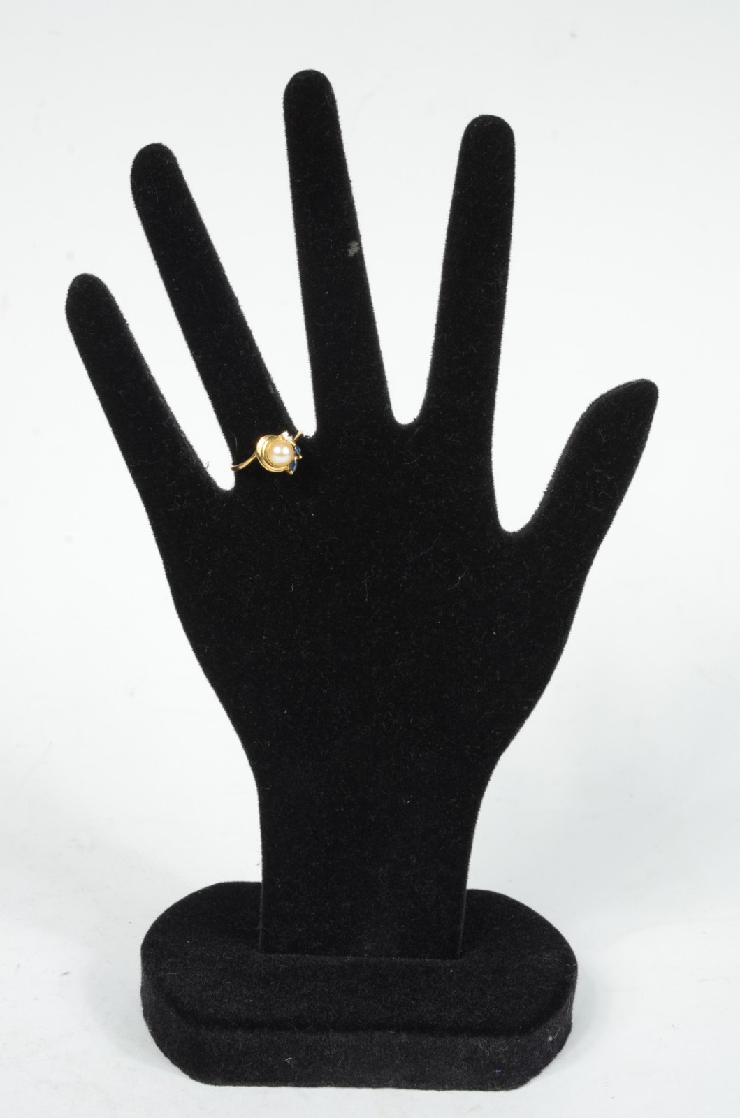 Anel de ouro 18 k., safira e brilhantes. Aro 21. (Por motivos de... - foto 5 de 6