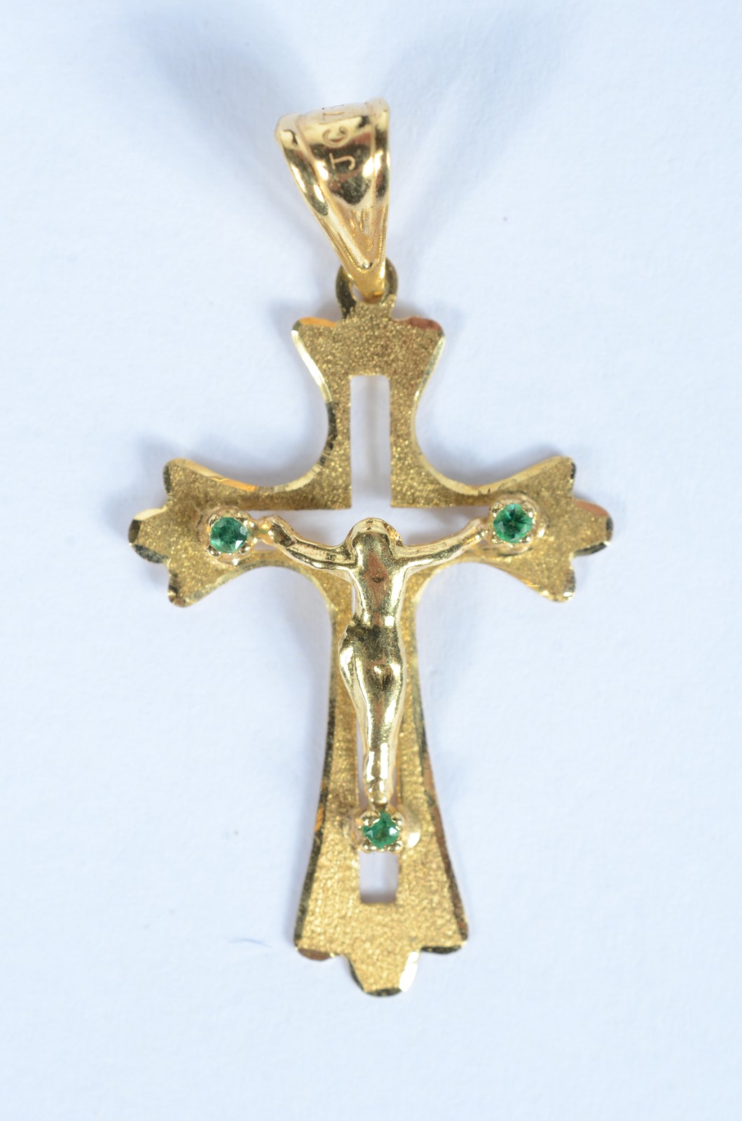 Crucifixo com figura de Cristo de ouro 18 k., contraste 750 mls com... - foto 1 de 3