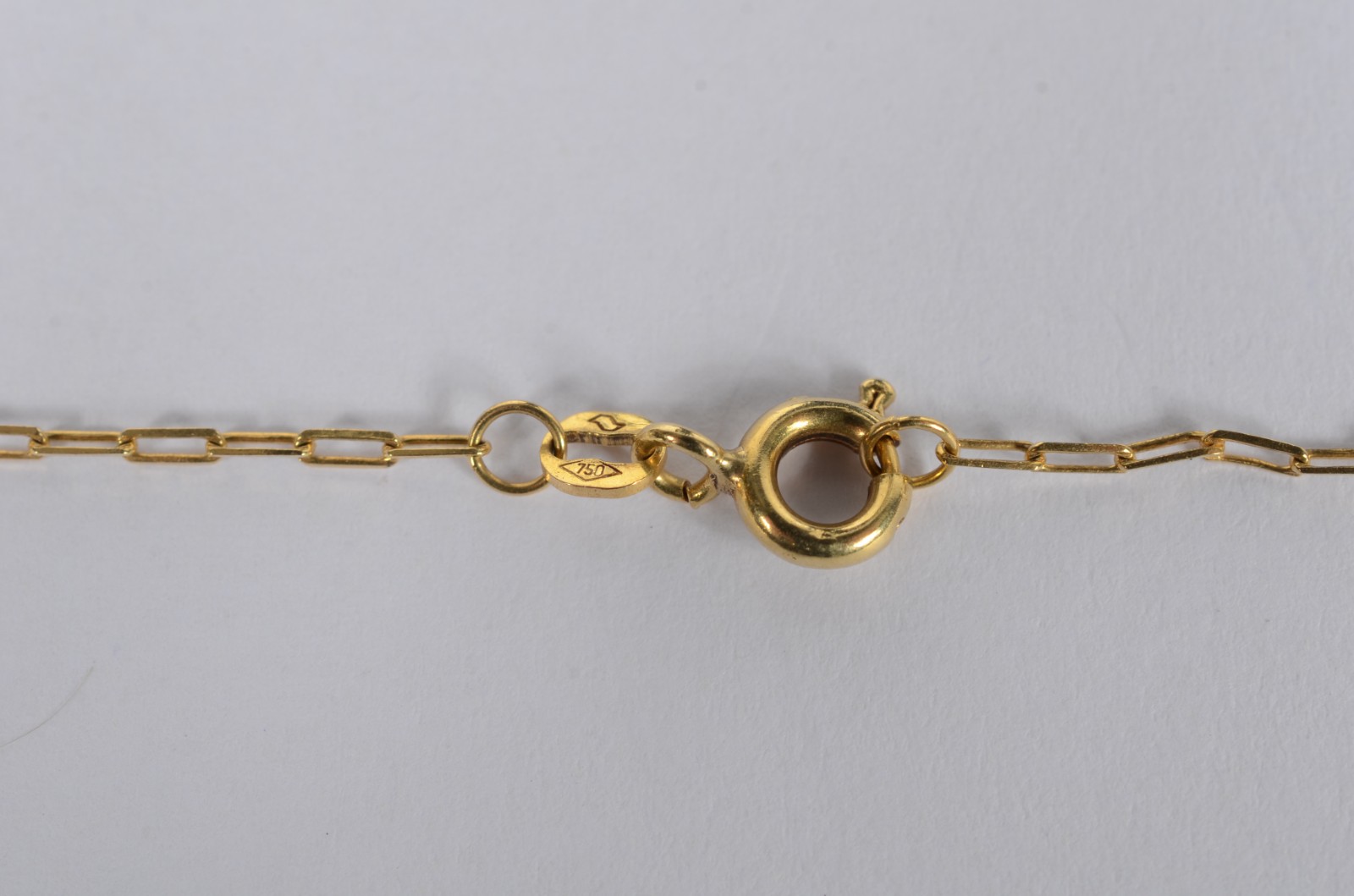 Colar com pendente na forma de elefante de ouro 18 k. (Por motivos de... - foto 5 de 6