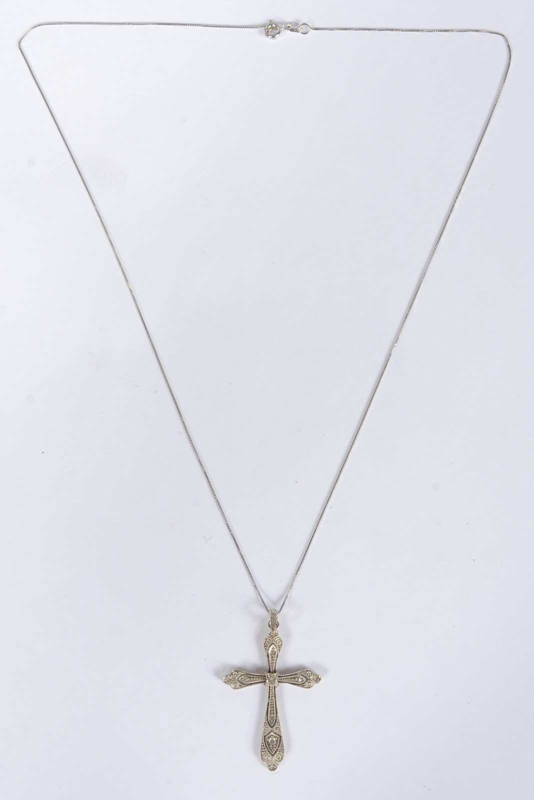 Gargantilha de ouro branco e ouro 18 k., cravejado com brilhantes... - foto 2 de 6