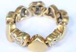 Anel maleável de ouro 18 k., contraste 750 mls ... - Anel maleável de ouro 18 k., contraste 750 mls com 5 corações cravejados com brilhantes. Aro 19. (Por motivos de segurança a peça não se encontr...