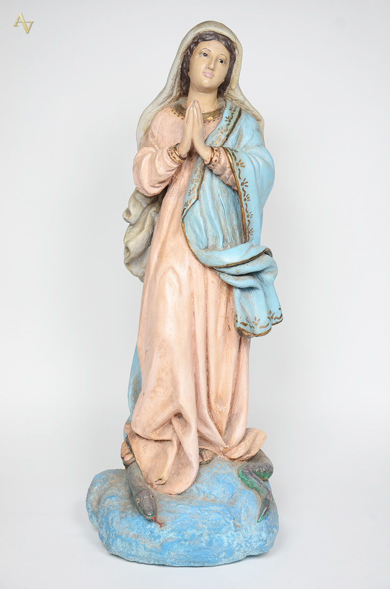 Nossa Senhora - Imagem de madeira policromada. Altura 87 cm.