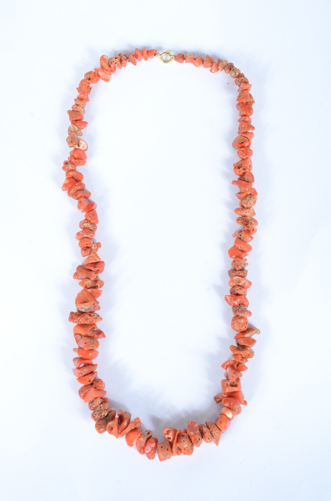 Colar de pedras coral, fecho boia de ouro 18 k. - foto 2 de 4