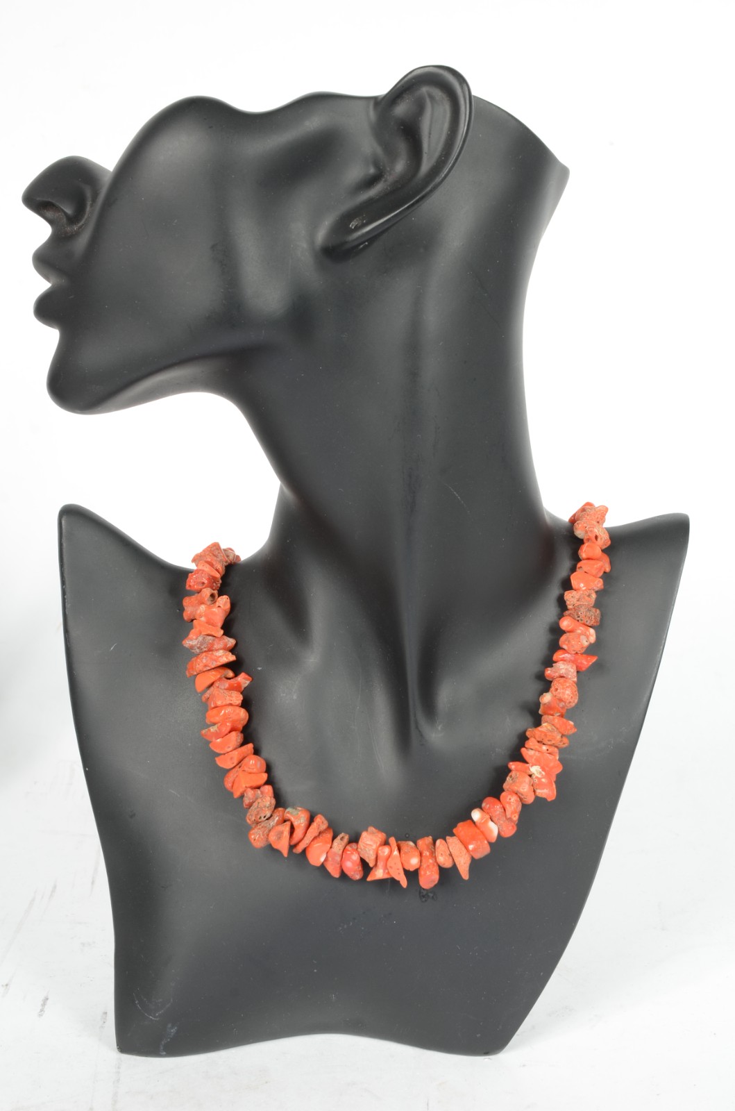 Colar de pedras coral, fecho boia de ouro 18 k. - foto 4 de 4