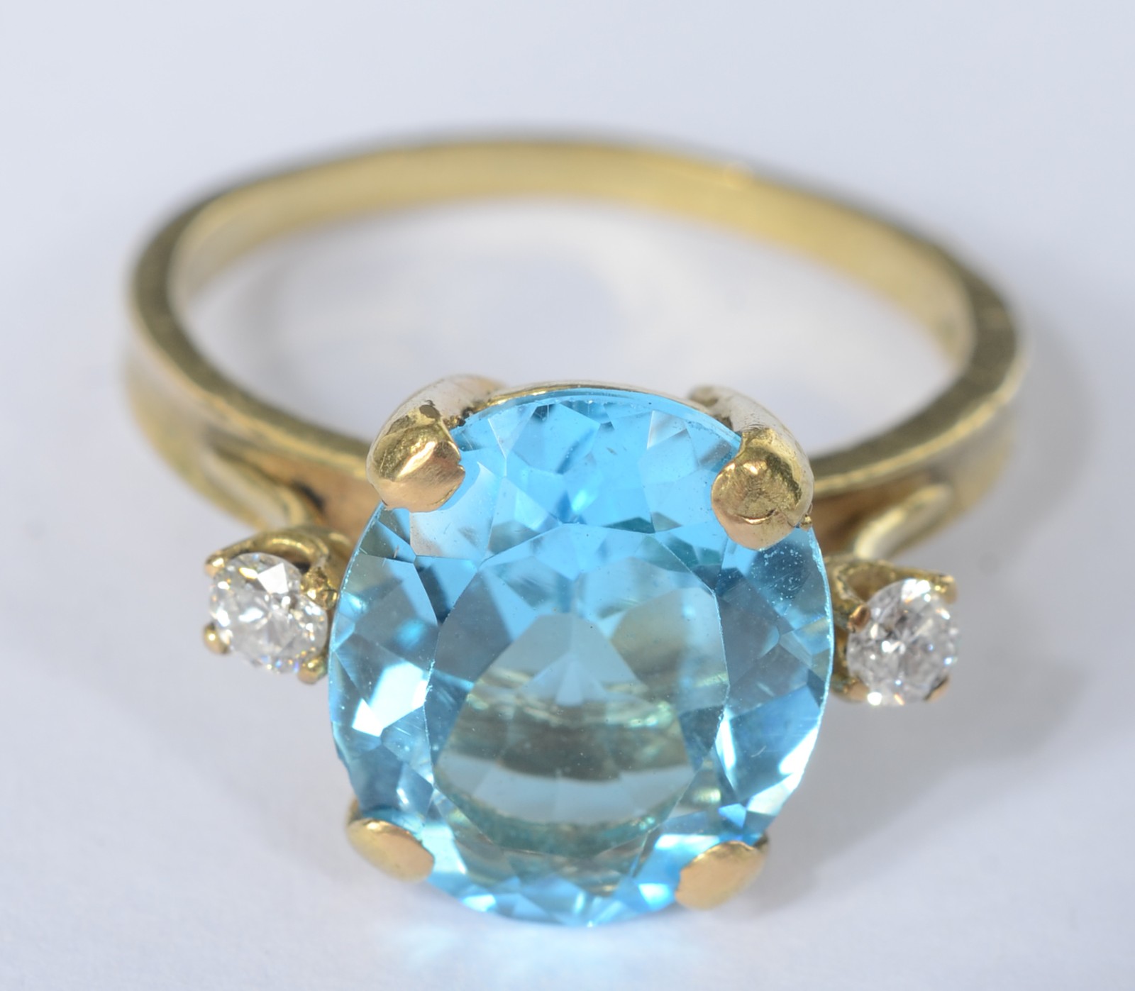 Anel de ouro 18 k., contraste 750 mls com pedra topázio azul e... - foto 2 de 6