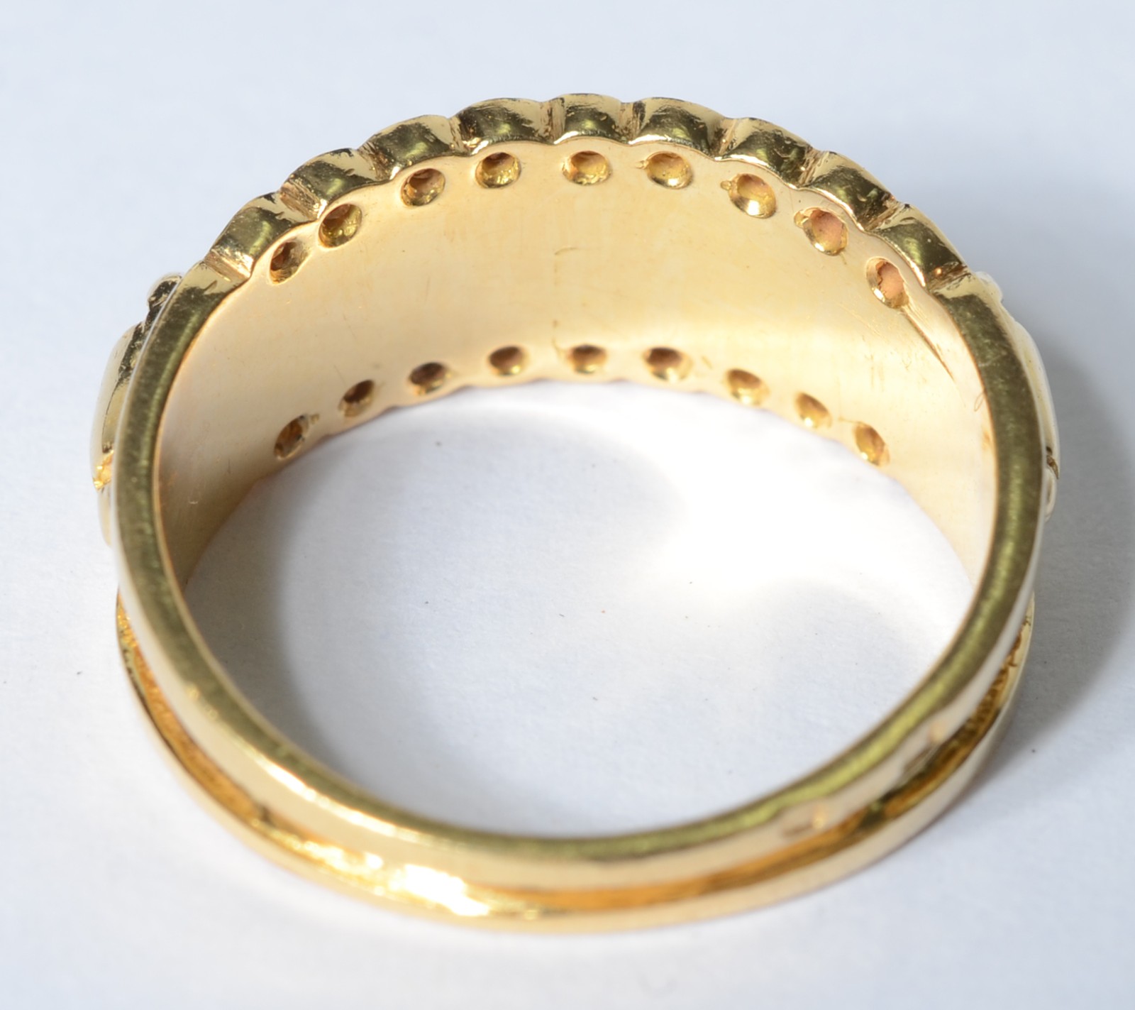 Anel de ouro 18 k., duas fileiras com aproximadamente 18 brilhantes... - foto 3 de 6