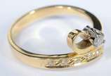 Anel de ouro 18 k., contraste 750 mls com cinco... - Anel de ouro 18 k., contraste 750 mls com cinco brilhantes laterais e um brilhante central de 0,5 ct. Aro 18/19.  (Por motivos de segurança a pe...