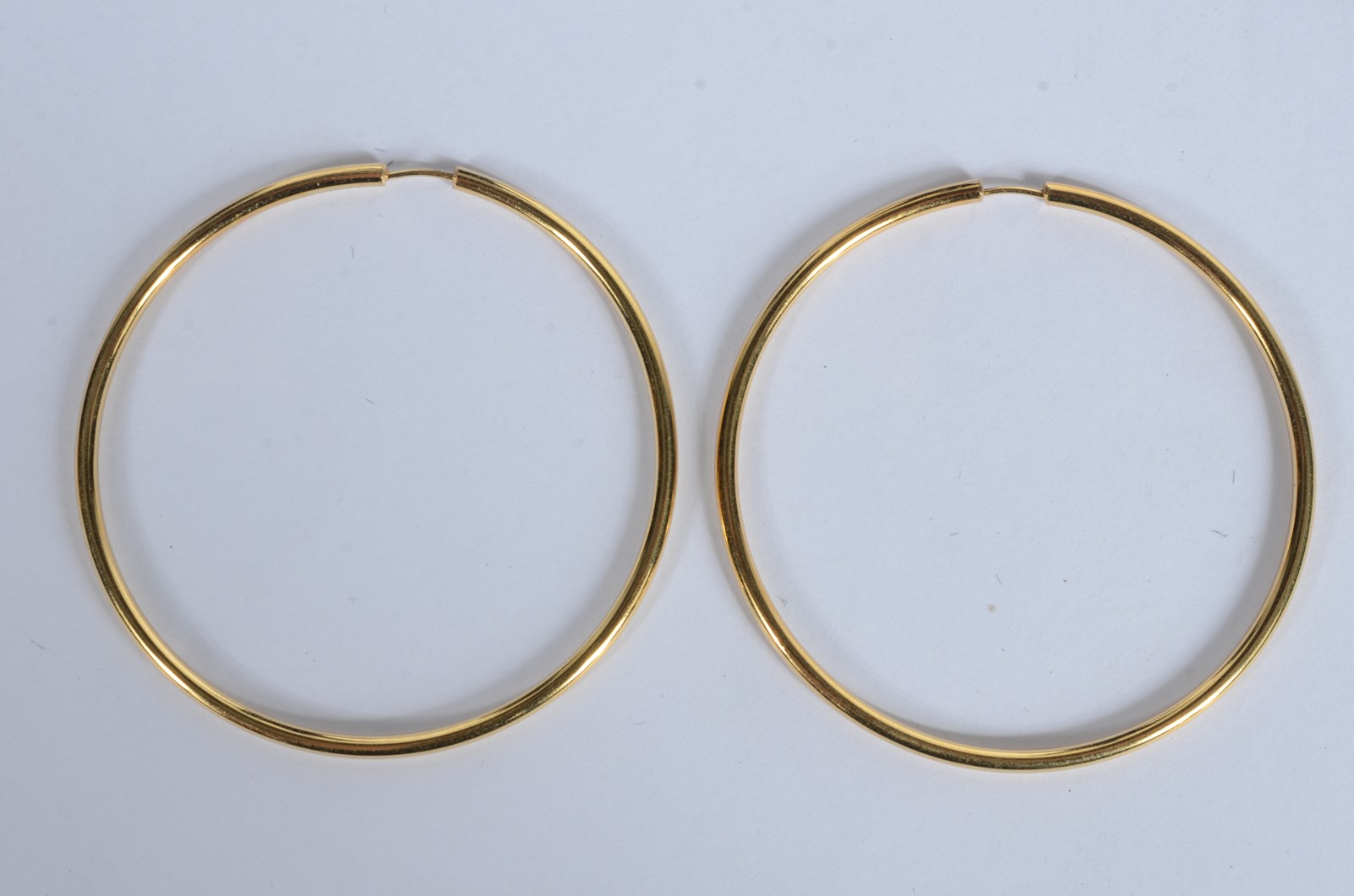 Par de argolas de ouro 18 k. (Por motivos de segurança a peça não se... - foto 1 de 4