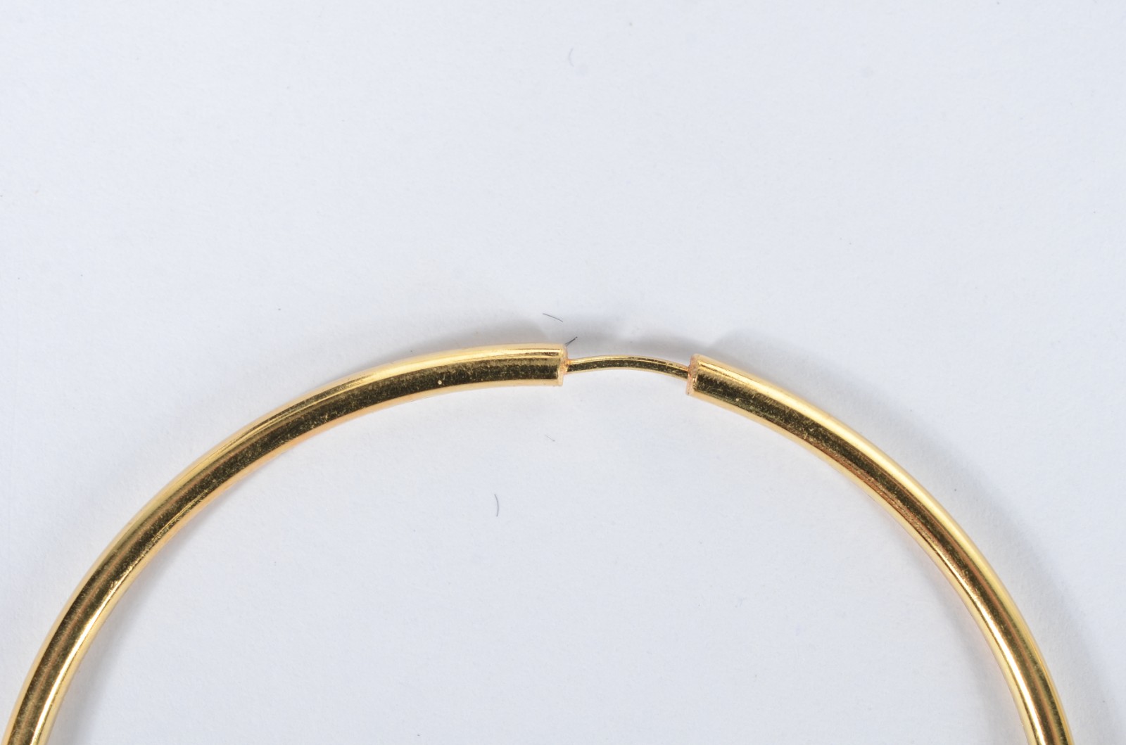 Par de argolas de ouro 18 k. (Por motivos de segurança a peça não se... - foto 2 de 4
