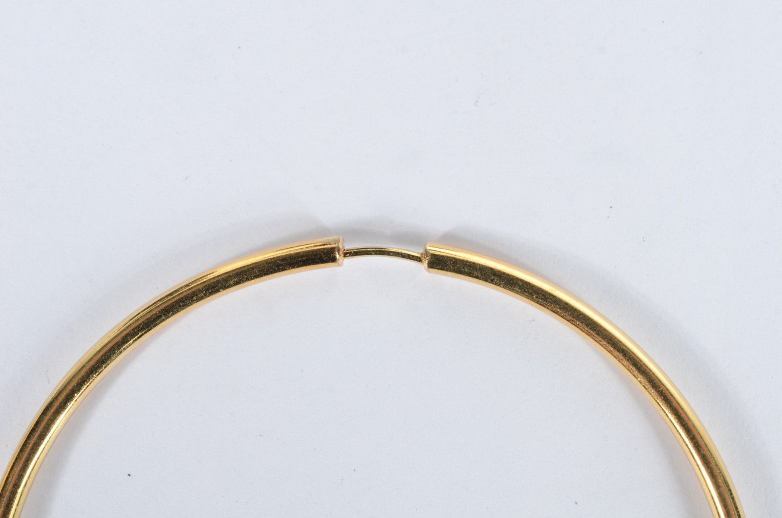 Par de argolas de ouro 18 k. (Por motivos de segurança a peça não se... - foto 3 de 4