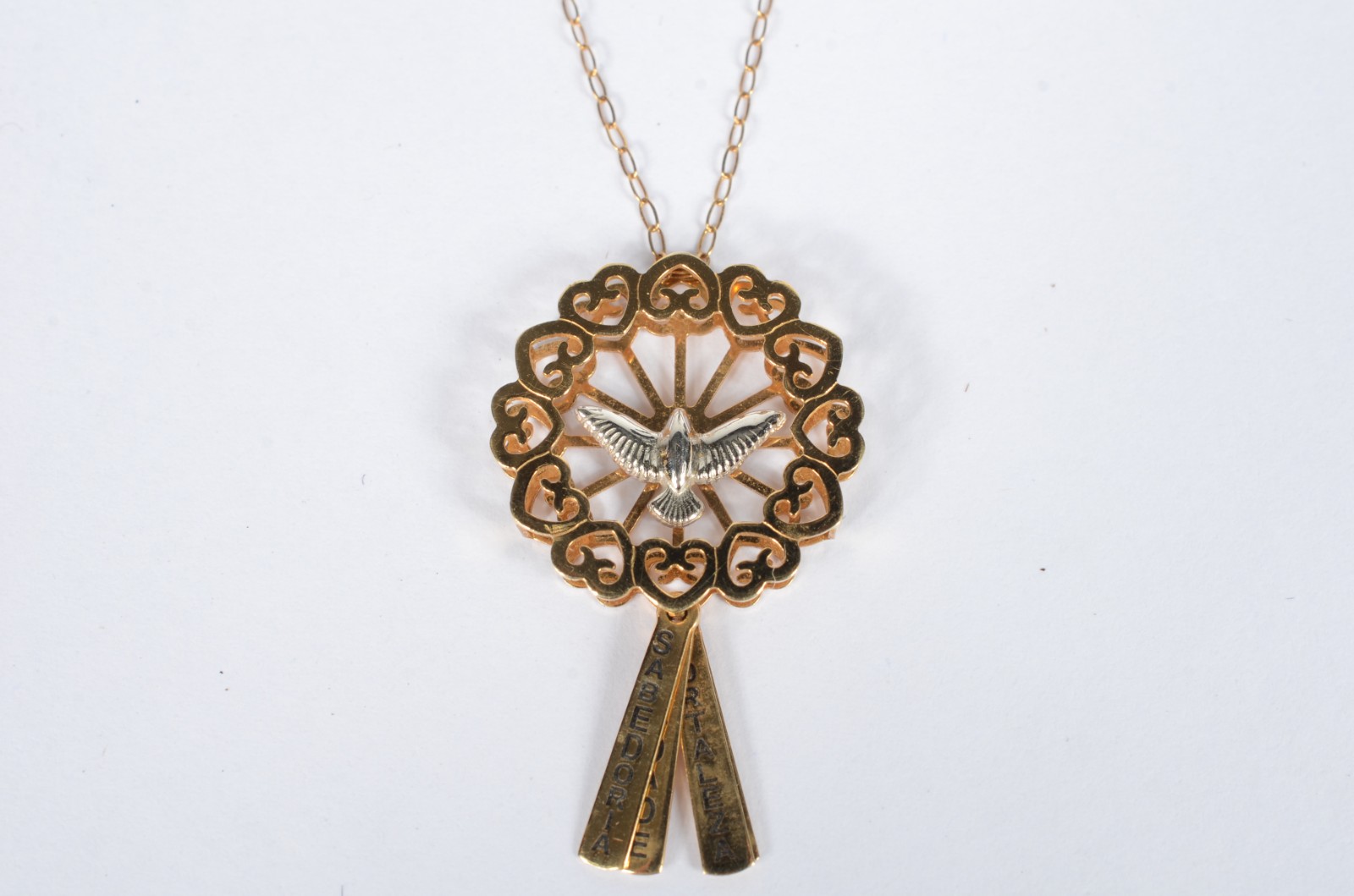 Colar com pendente na forma de mandala com pomba da paz de ouro 18 k... - foto 1 de 5