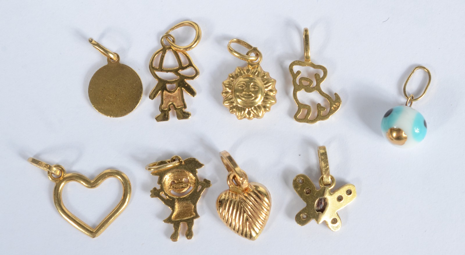 Conjunto com 9 pendentes diversos de ouro 18 k. (Por motivos de... - foto 2 de 2
