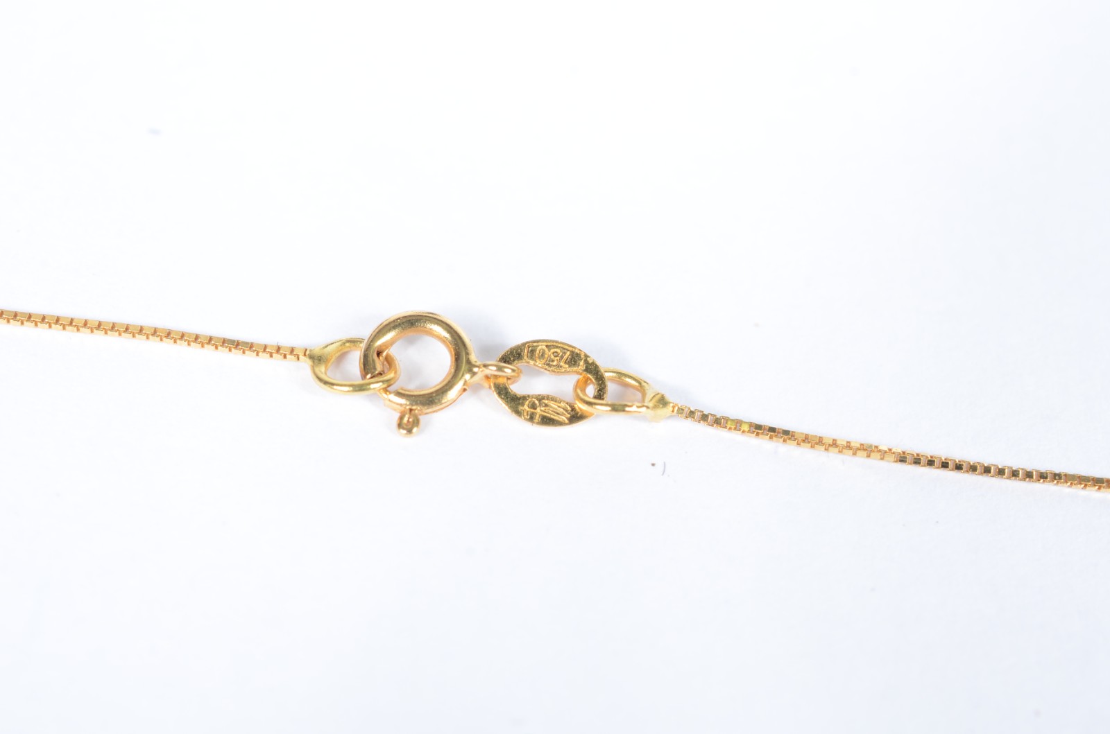 Colar com crucifixo de ouro 18 k., contraste 750 mls, aproximadamente... - foto 4 de 6