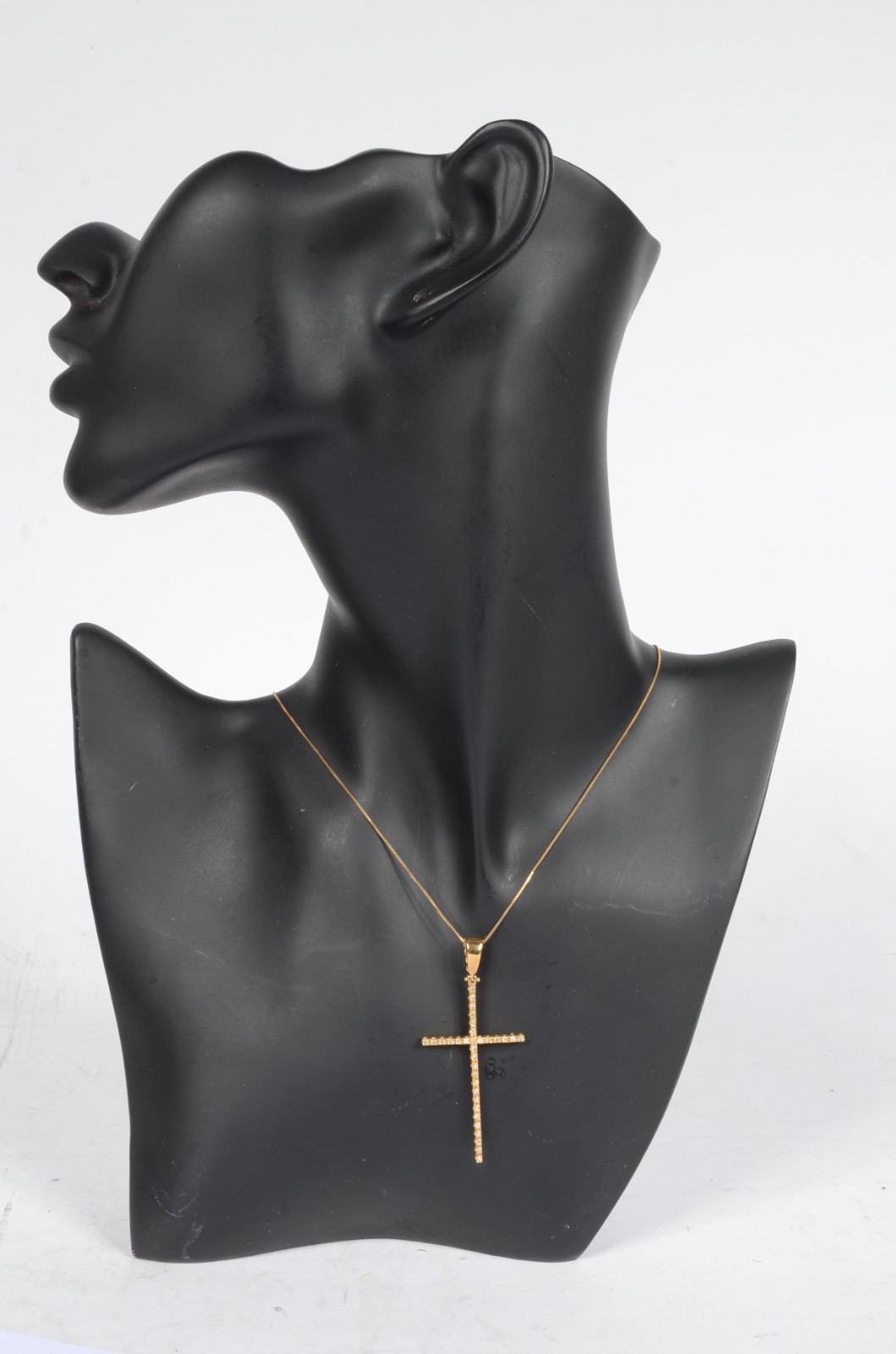 Colar com crucifixo de ouro 18 k., contraste 750 mls, aproximadamente... - foto 6 de 6