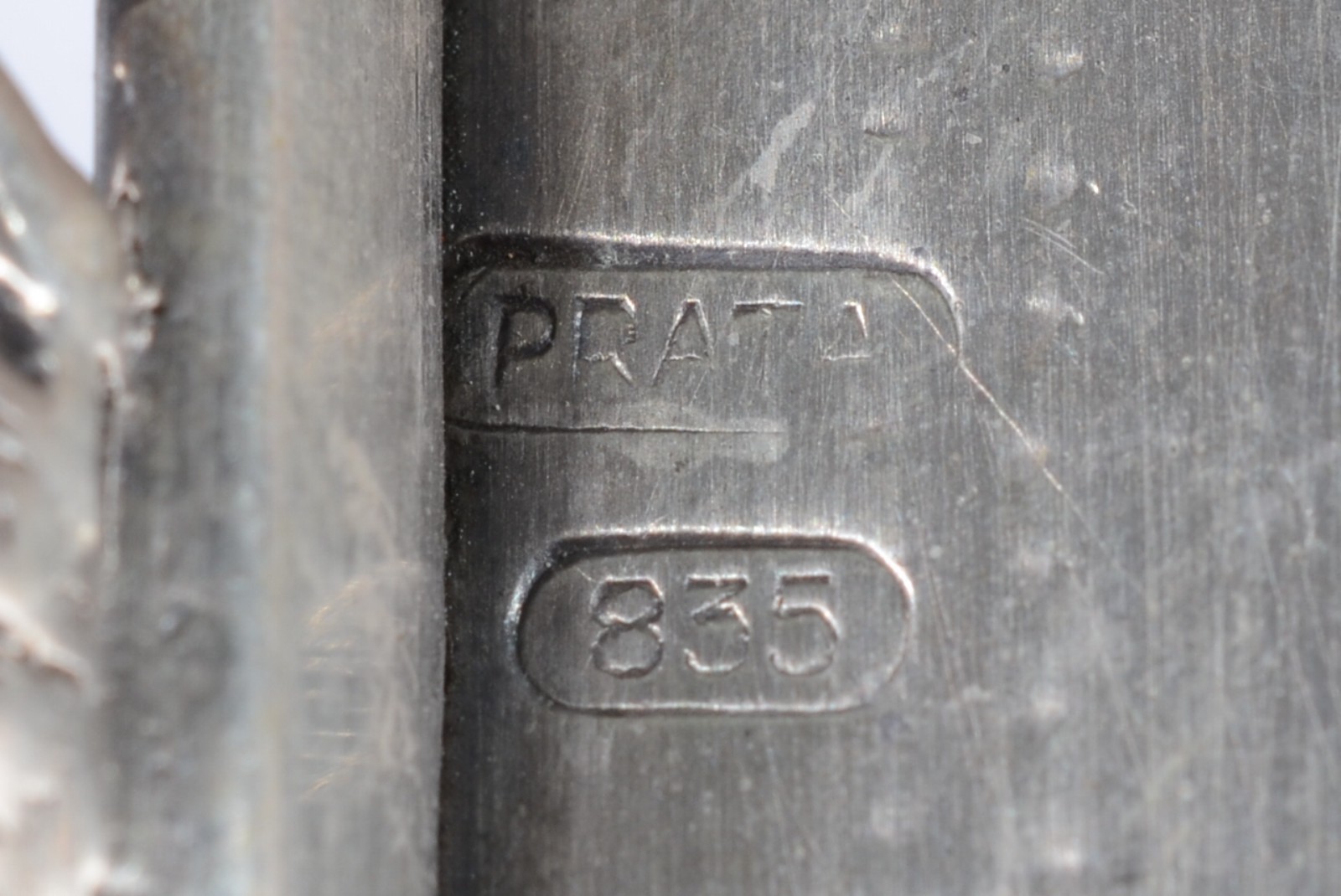 Duas pequenas peças de prata, sendo: salva de prata portuguesa... - foto 5 de 5