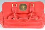 LONG CHAMP,  - Bolsa feminina de couro vermelho, ferragens douradas, alça tiracolo removível, interior com estampa animal print. Pequenos desgastes do uso.