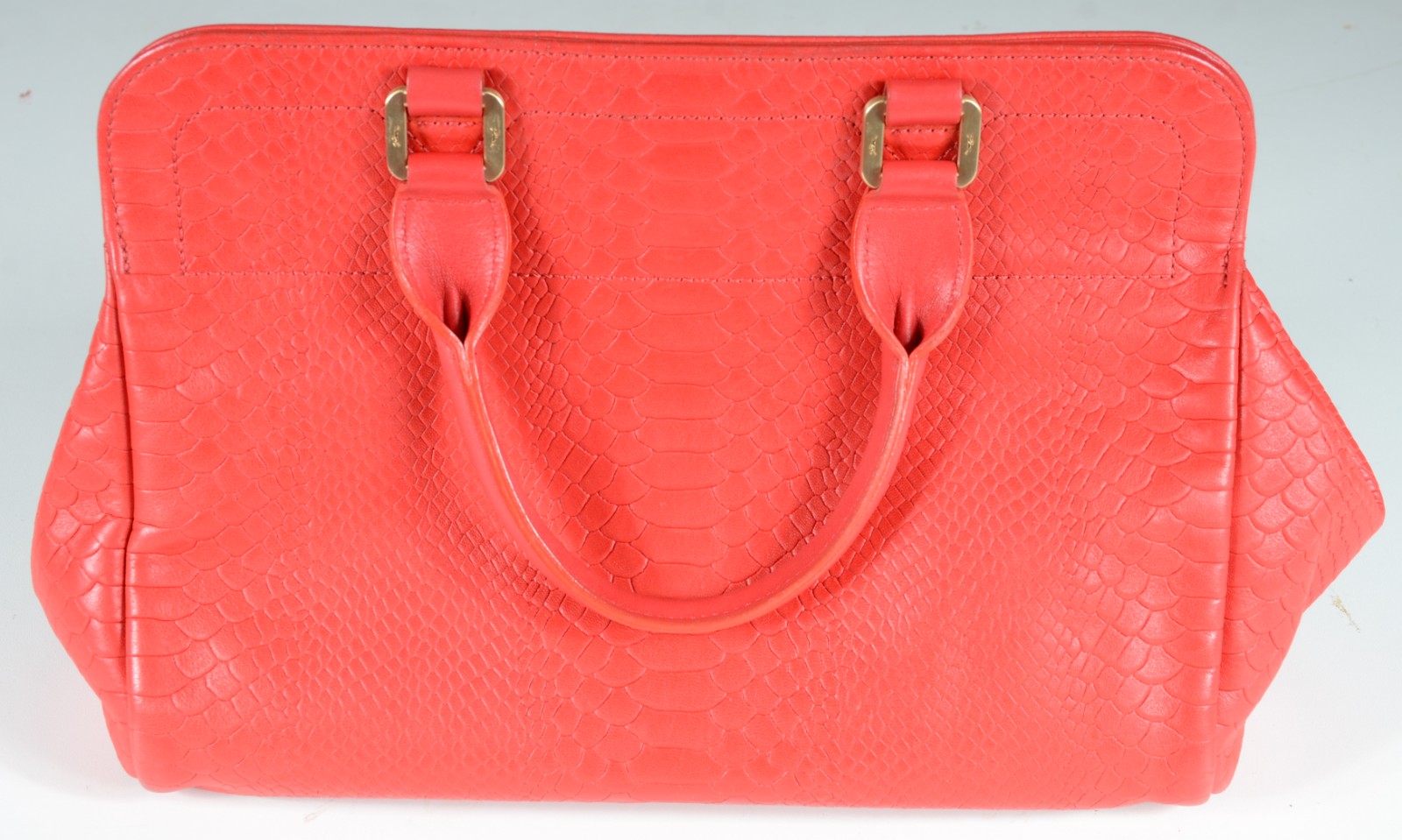 Bolsa feminina de couro vermelho, ferragens douradas, alça tiracolo... - foto 2 de 5
