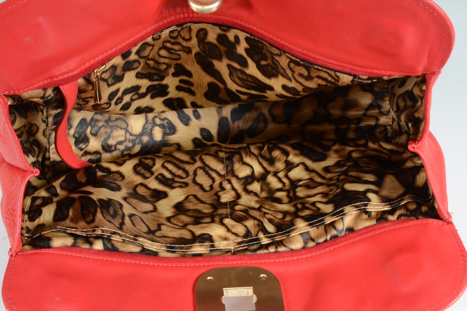 Bolsa feminina de couro vermelho, ferragens douradas, alça tiracolo... - foto 5 de 5