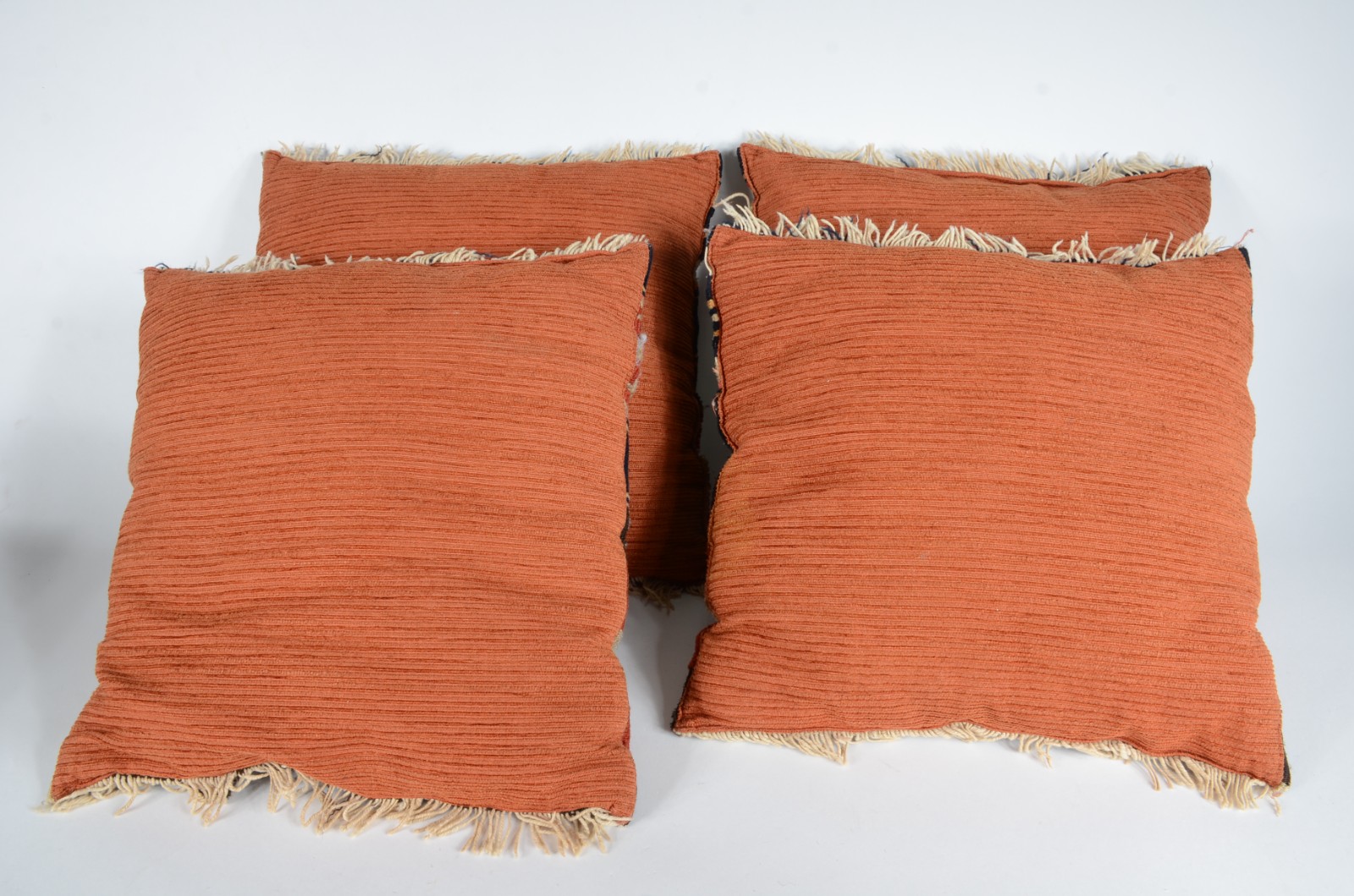 Quatro almofadas forradas com tapete Kilim. - foto 4 de 7