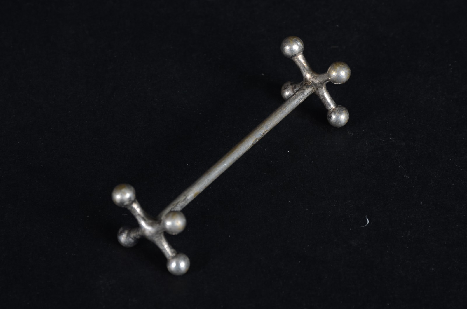 Conjunto com 12 descansos para talheres de metal. (dois modelos... - foto 3 de 4