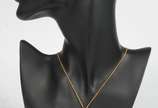 Colar de ouro 18k., com relicário e Nossa Senho... - Colar de ouro 18k., com relicário e Nossa Senhora dos Pastorinhos em madre perola. (Por motivos de segurança a peça não se encontra na<br>loja).