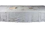 Toalha de mesa de linho português bordado da Il... - Toalha de mesa de linho português bordado da Ilha da Madeira. Acompanham 12 guardanapos, porta pão e porta copos.