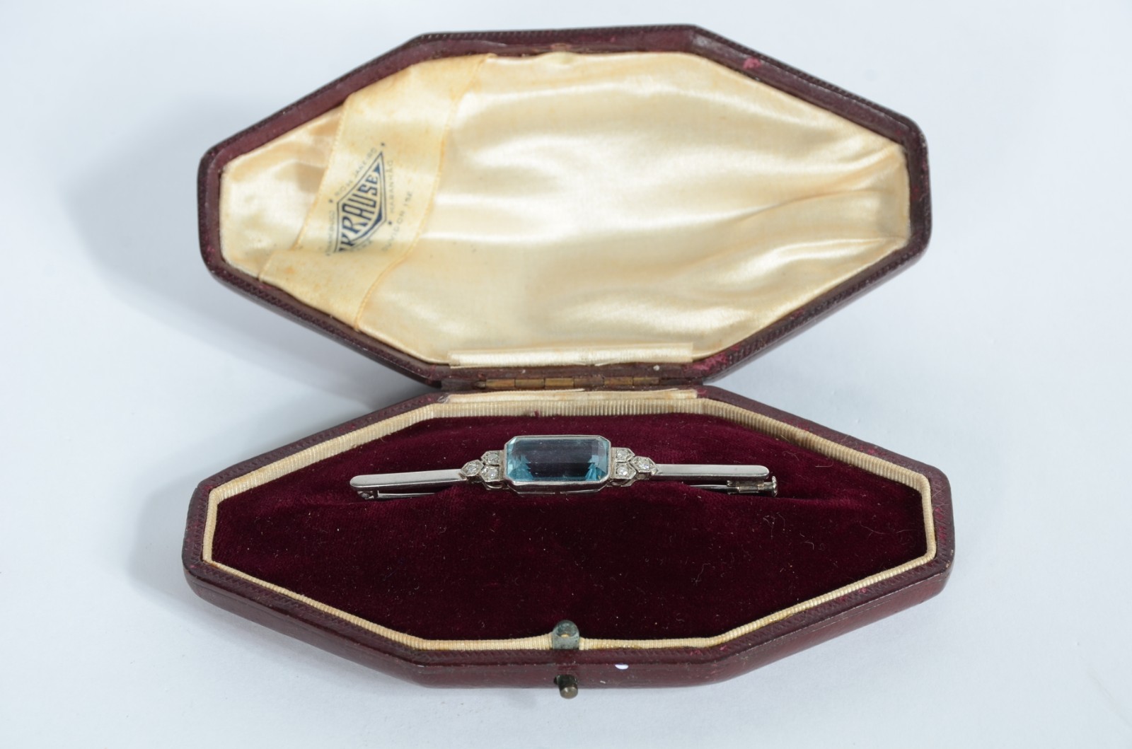 Broche de platina com brilhante e água marinha. (Por motivos de... - foto 4 de 6