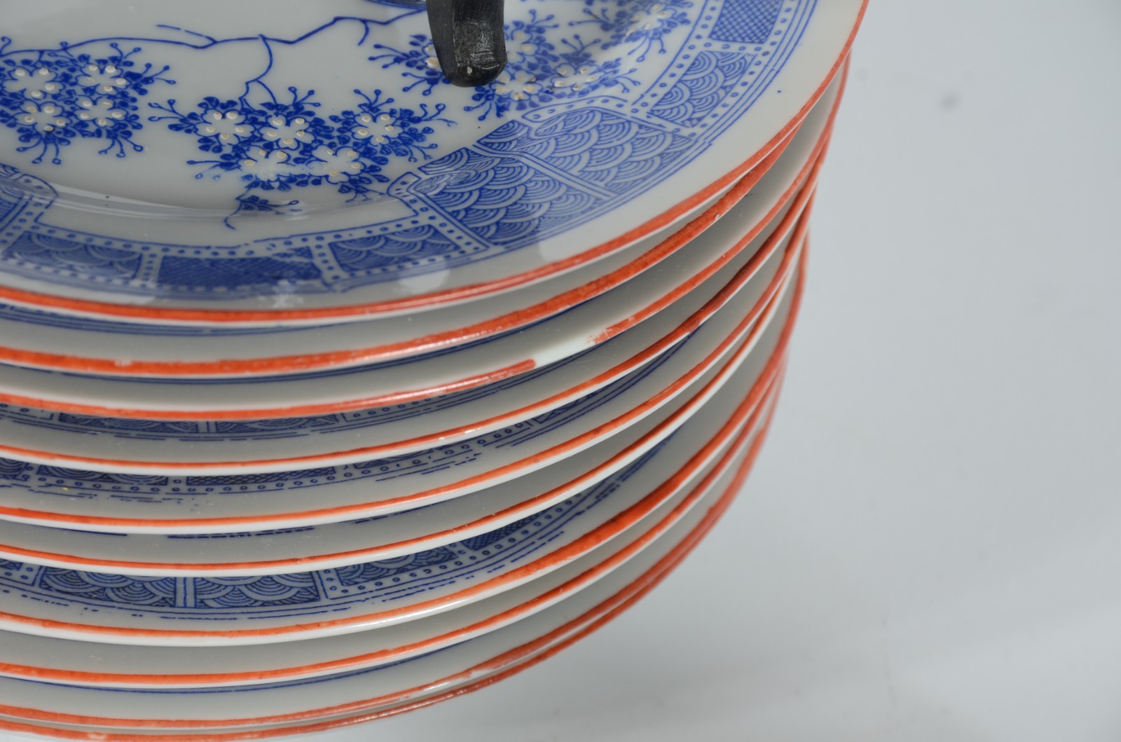 Serviço de porcelana oriental, composto de: 5 xícaras de café com... - foto 6 de 7