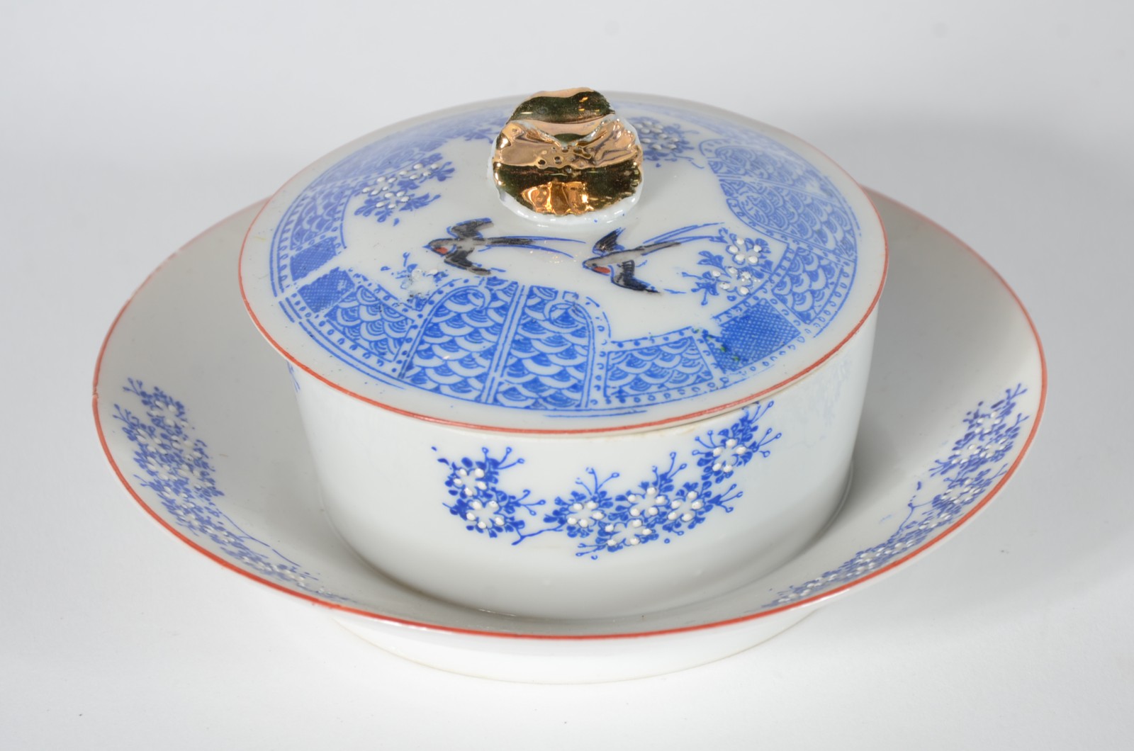 Serviço de porcelana oriental, composto de: 5 xícaras de café com... - foto 2 de 7