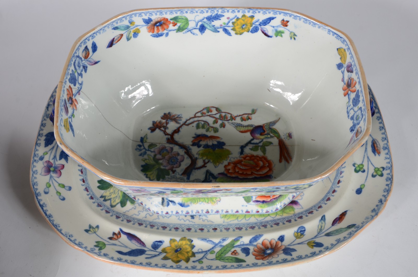Sopeira de porcelana inglesa (rachada e tampa com rachadura e furo)... - foto 10 de 10