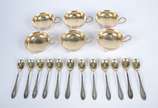 Conjunto com 6 taças para sorvete de metal prat... - Conjunto com 6 taças para sorvete de metal prateado com interior em vermeil com 12 colheres.