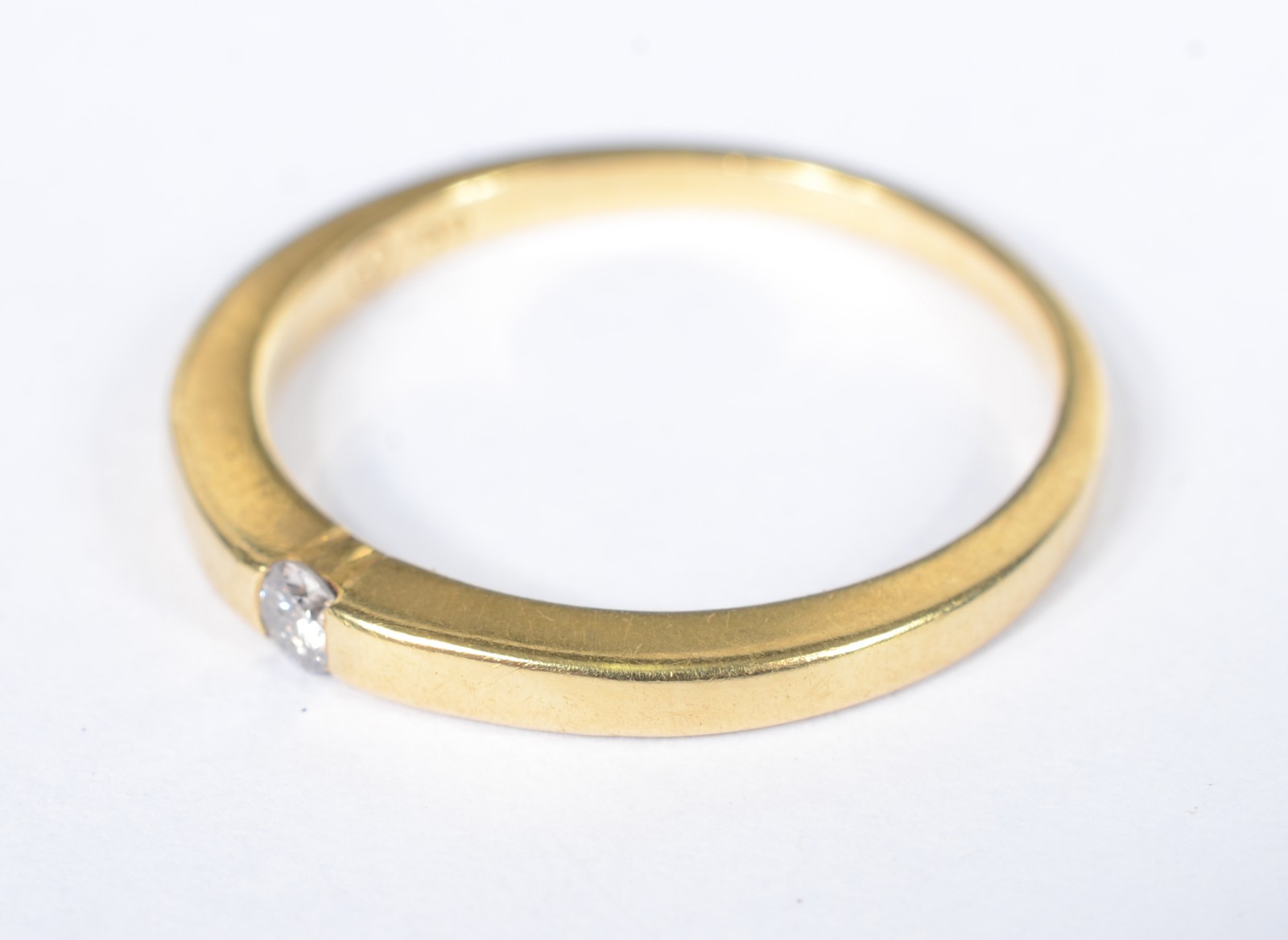 Anel de ouro 18 k., contraste 750 mls com um brilhante. Aro 14. (Por... - foto 2 de 6