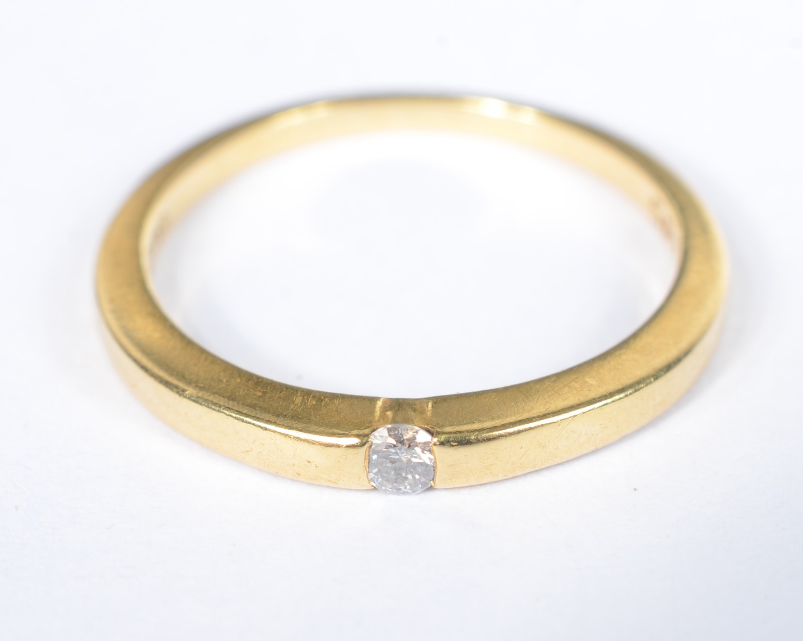 Anel de ouro 18 k., contraste 750 mls com um brilhante. Aro 14. (Por... - foto 1 de 6