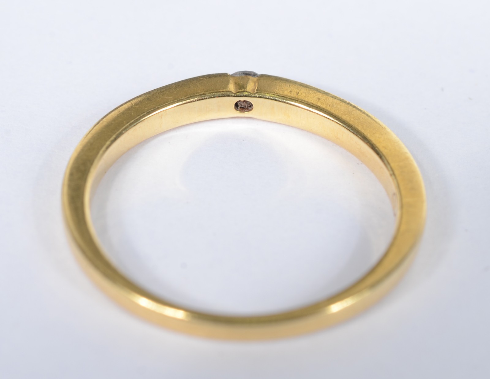 Anel de ouro 18 k., contraste 750 mls com um brilhante. Aro 14. (Por... - foto 3 de 6