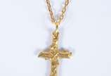 Colar com pendente na forma de cruz de ouro 18 ... - Colar com pendente na forma de cruz de ouro 18 k., contraste 750 mls (Por motivos de segurança a peça não se encontra na loja).