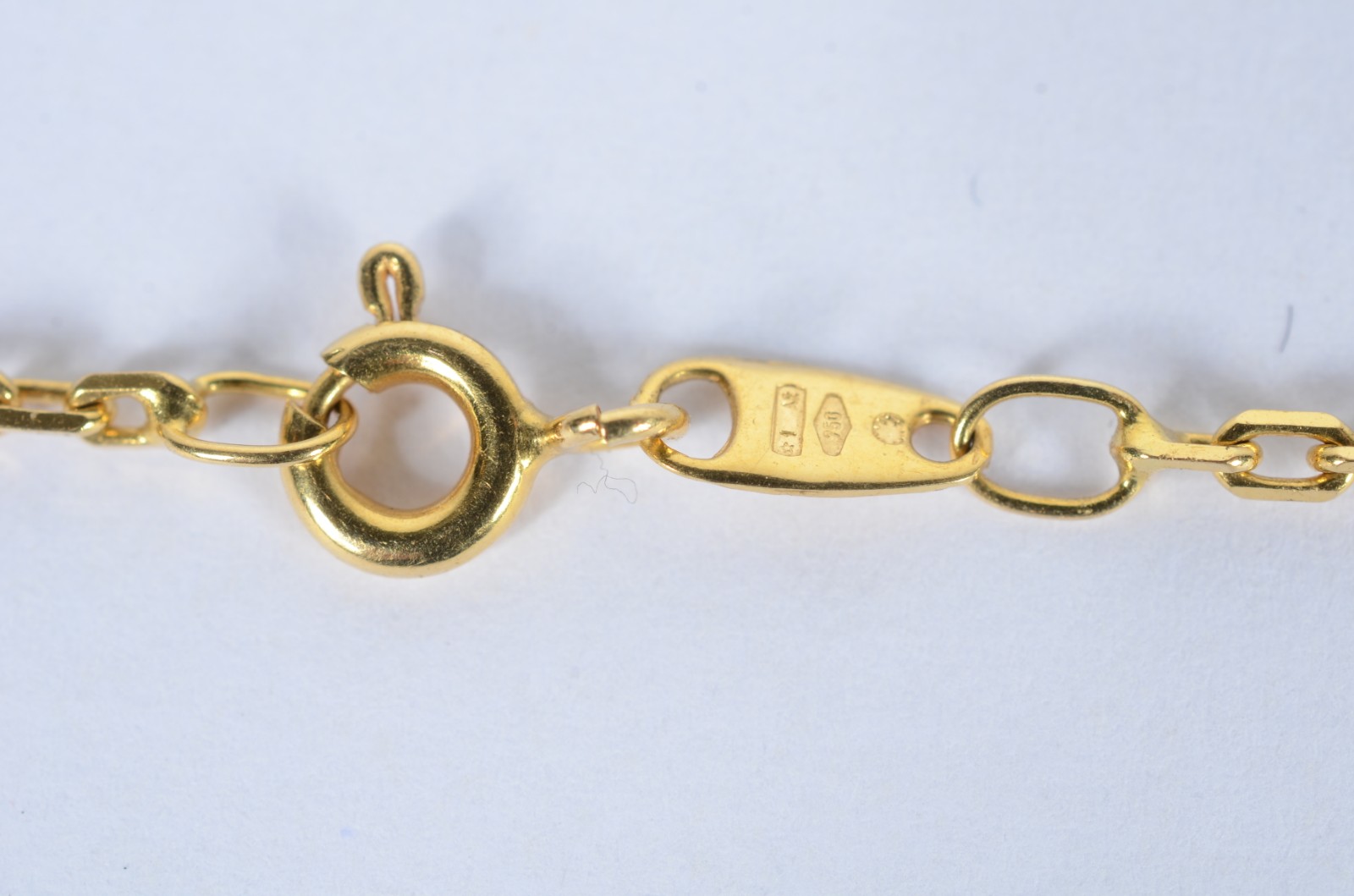 Colar com pendente na forma de cruz de ouro 18 k., contraste 750 mls... - foto 3 de 5