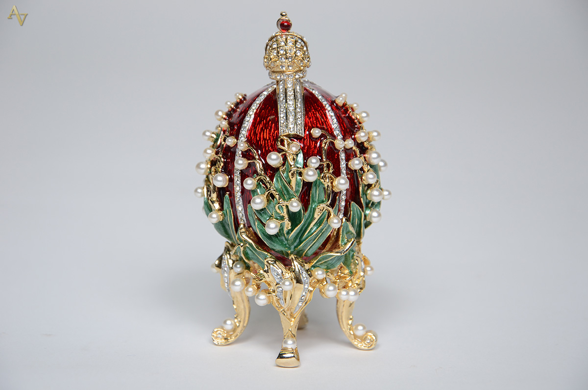 Ovo de metal e esmalte em policromia ao gosto "Fabergé"... - foto 1 de 2