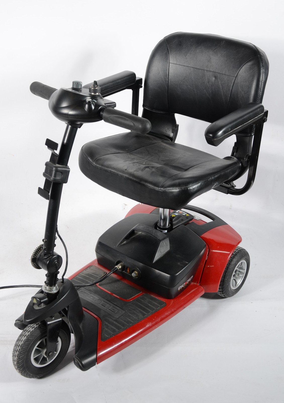 Carrinho com cadeira motorizado, marca Go Go Ultrax, na cor vermelha... - foto 1 de 11