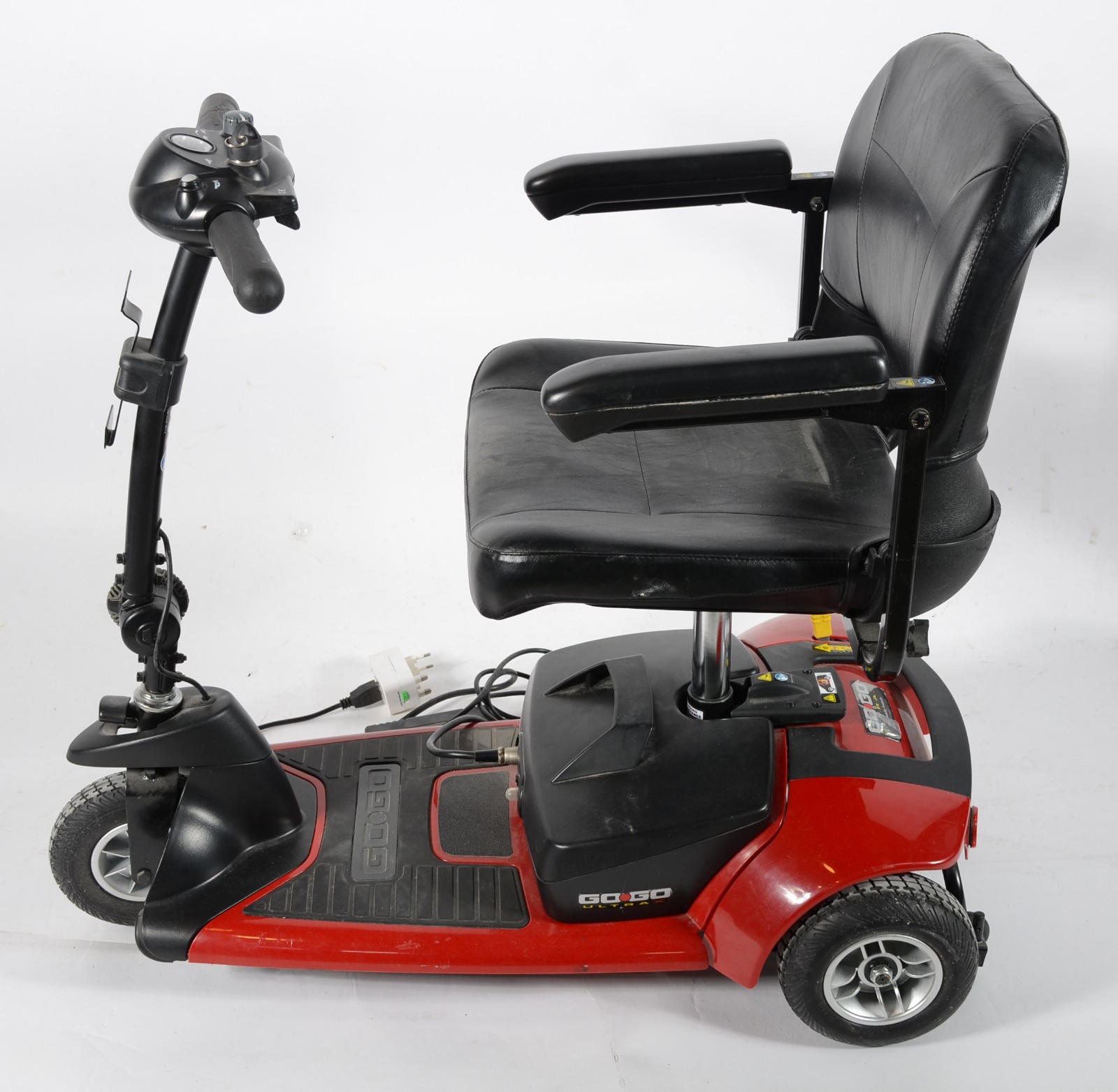 Carrinho com cadeira motorizado, marca Go Go Ultrax, na cor vermelha... - foto 3 de 11