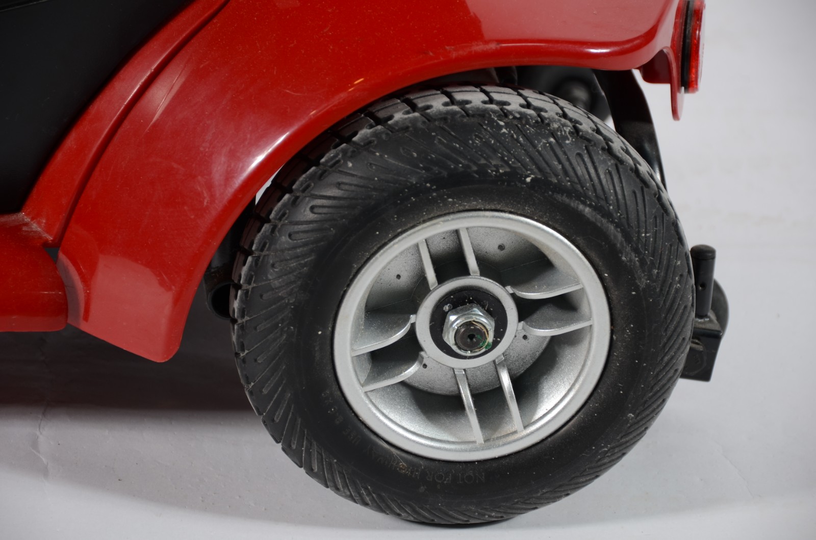 Carrinho com cadeira motorizado, marca Go Go Ultrax, na cor vermelha... - foto 9 de 11