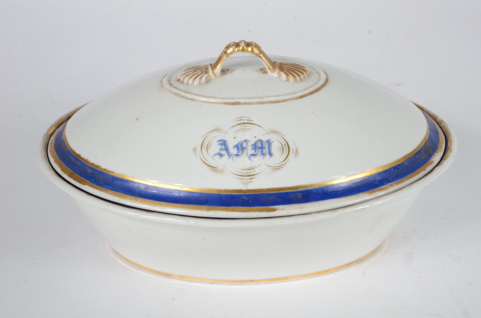 Antônio Ferrão Moniz de Aragão - Sopeira de porcelana branca com... - foto 2 de 6