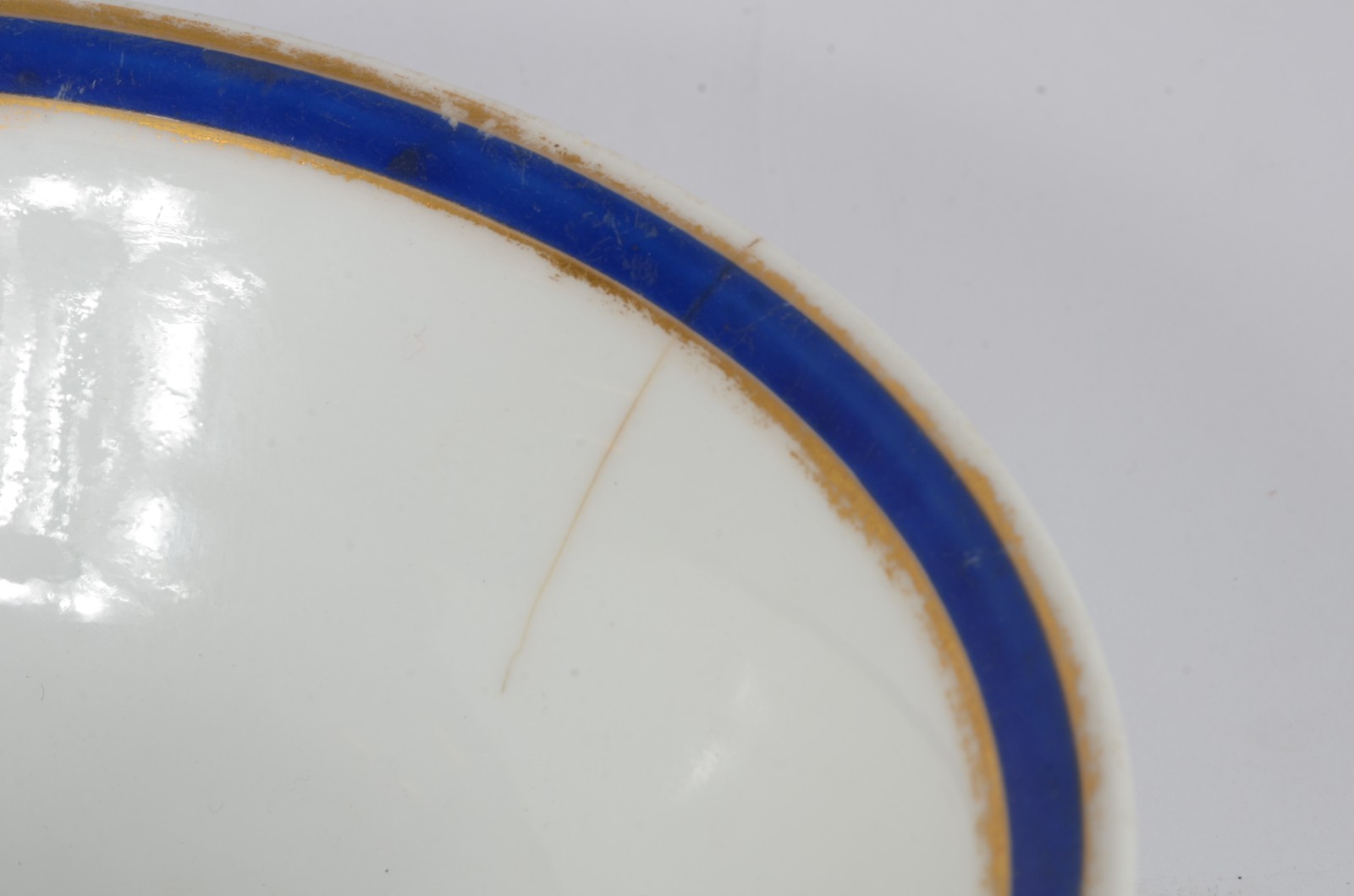 Antônio Ferrão Moniz de Aragão - Bowl de porcelana branca com... - foto 3 de 4