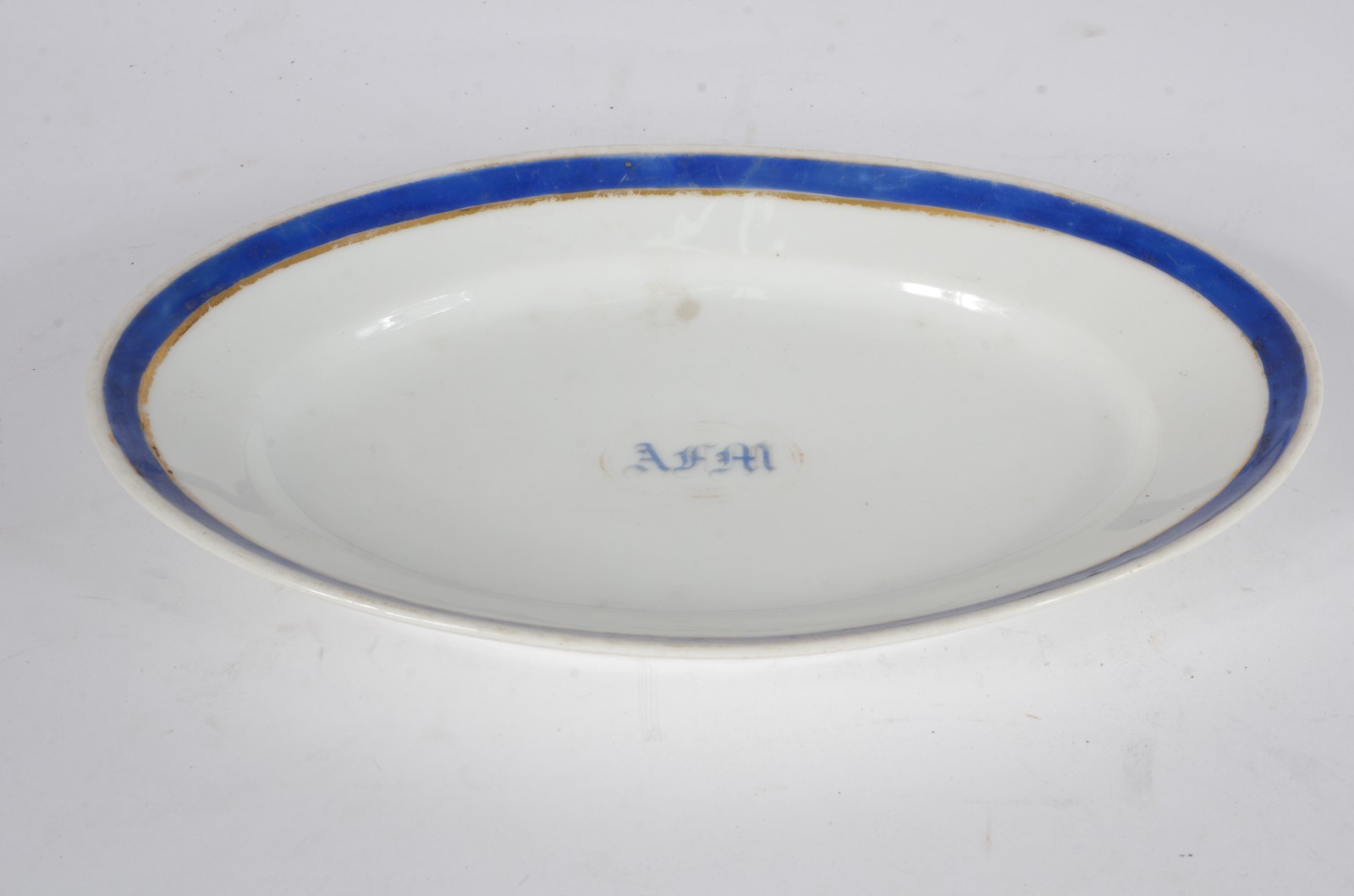 Antônio Ferrão Moniz de Aragão - Travessa de porcelana branca com... - foto 1 de 4