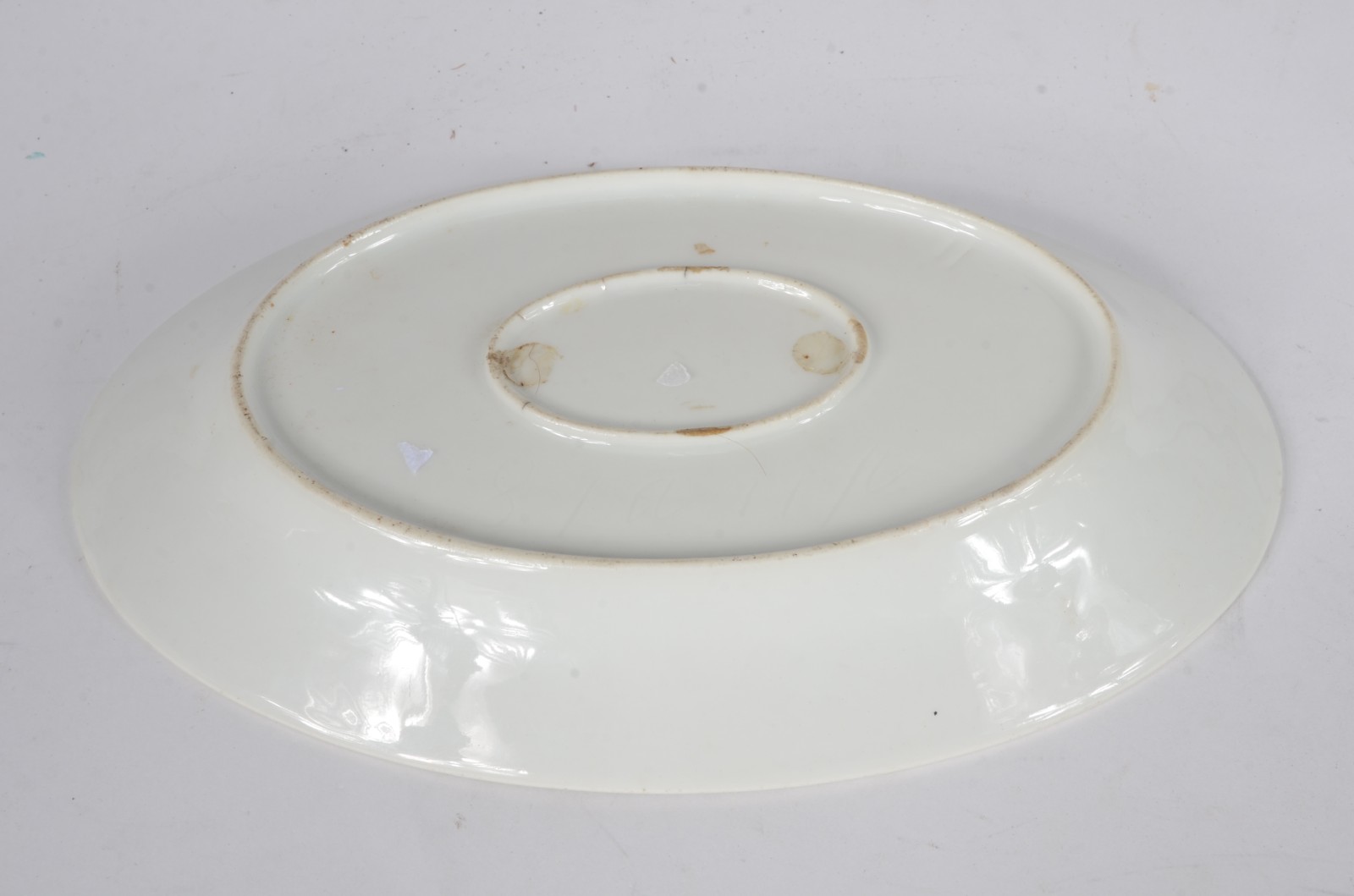 Antônio Ferrão Moniz de Aragão - Travessa de porcelana branca com... - foto 4 de 4